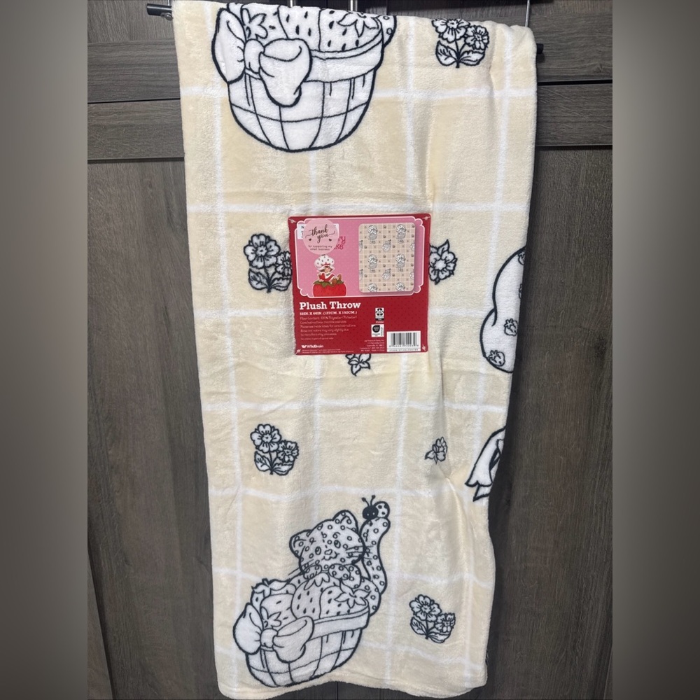 New Strawberry Shortcake & Custard Cream Plush 50" x 60" Throw Blanket On Hanger